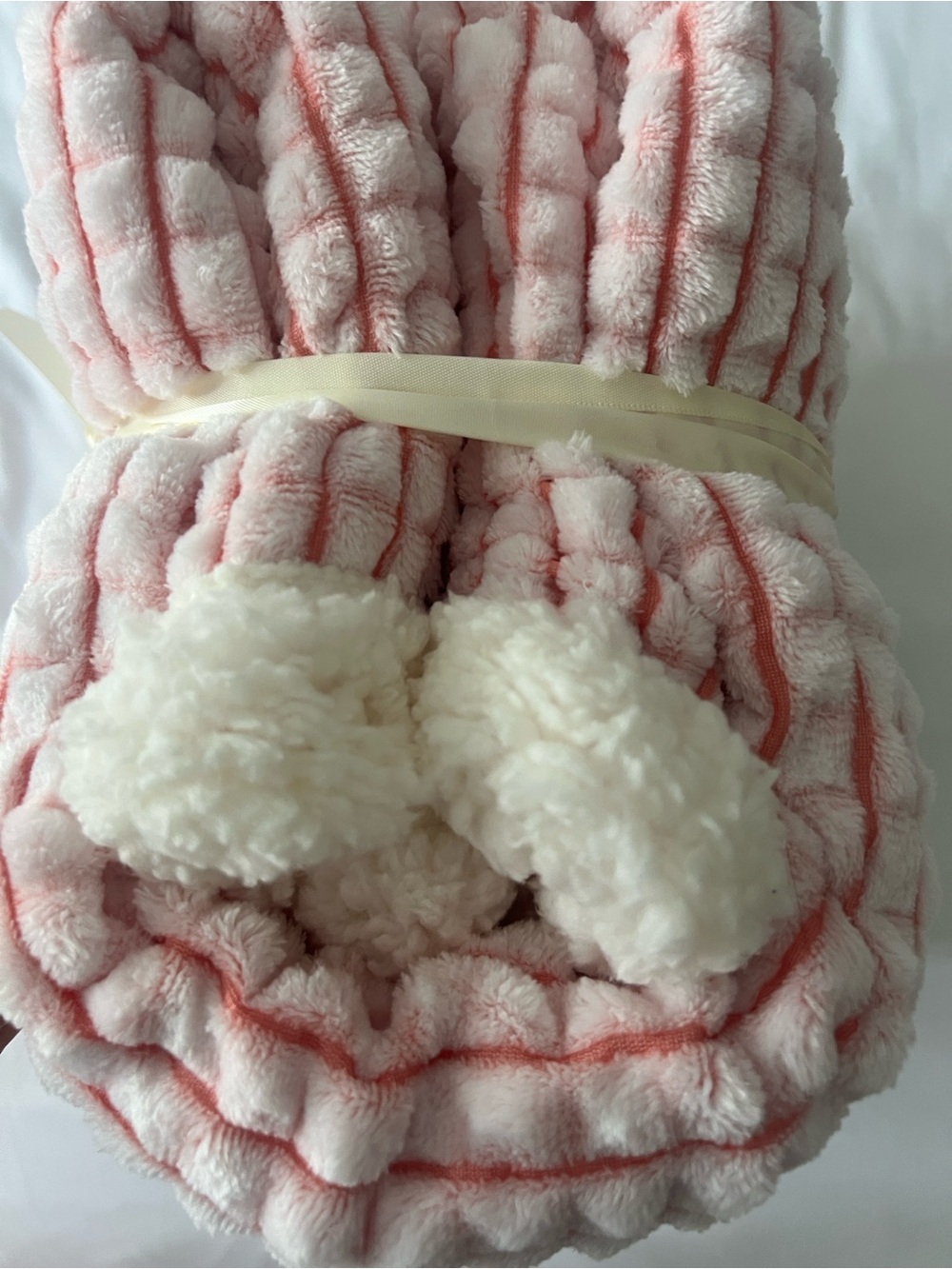 Home Collection Plush Ribbed Throw - Pink & White - Picture 2 of 3